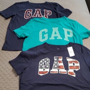 Lot of Boy's GAP Logo Tees Size Medium